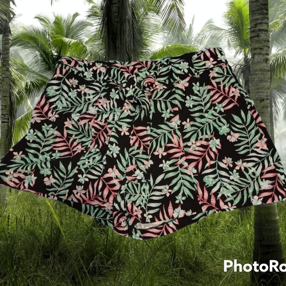 Tropical Two Piece Shorts and Top Outfit - Picture 2 of 8